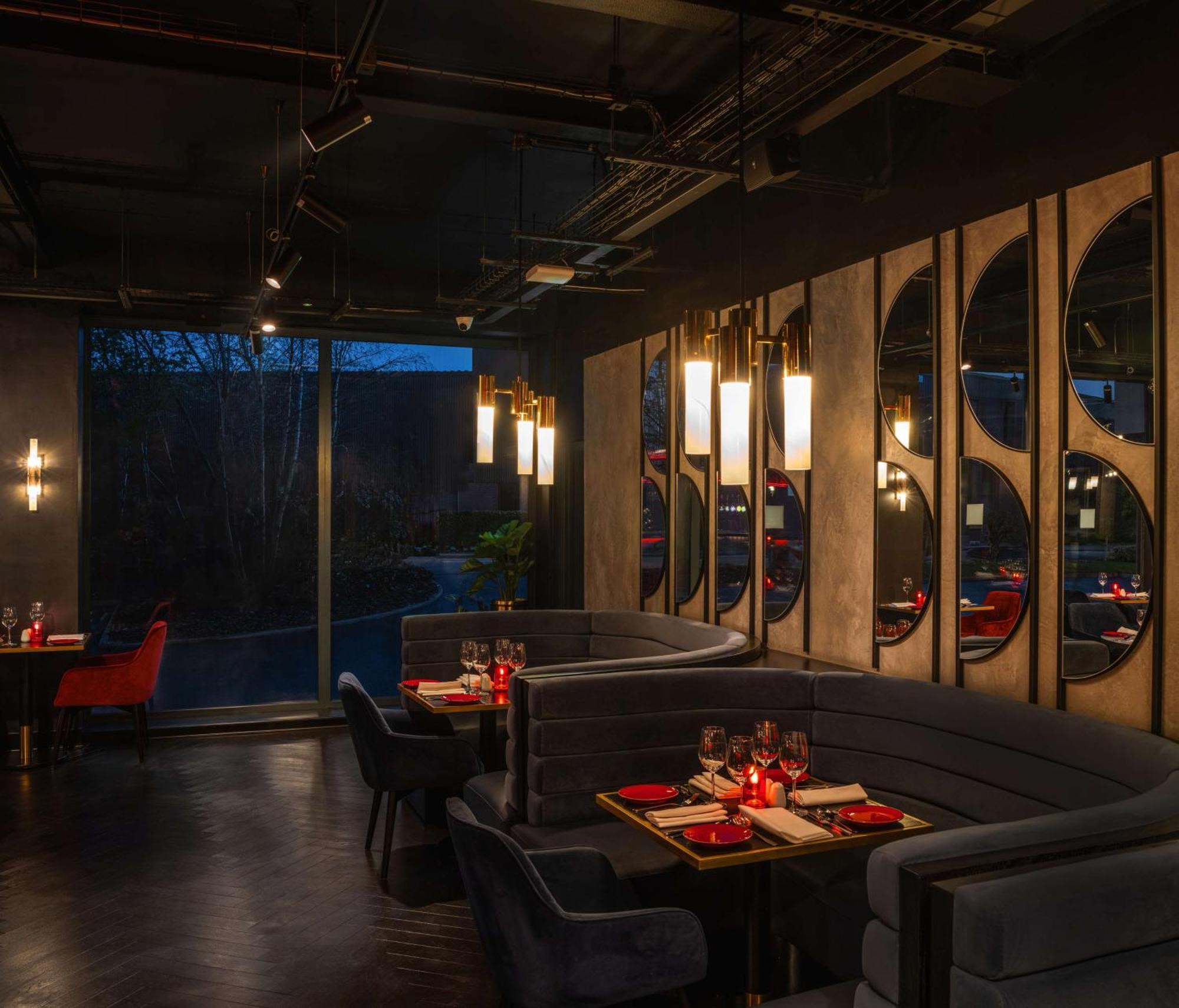 Radisson Red London Gatwick Airport 4*