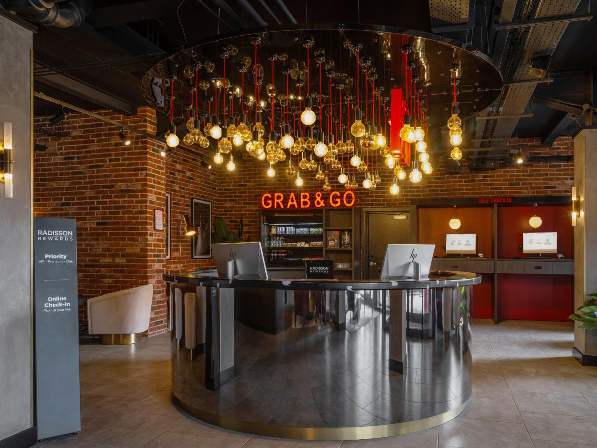 Hotel Radisson Red London Gatwick Airport