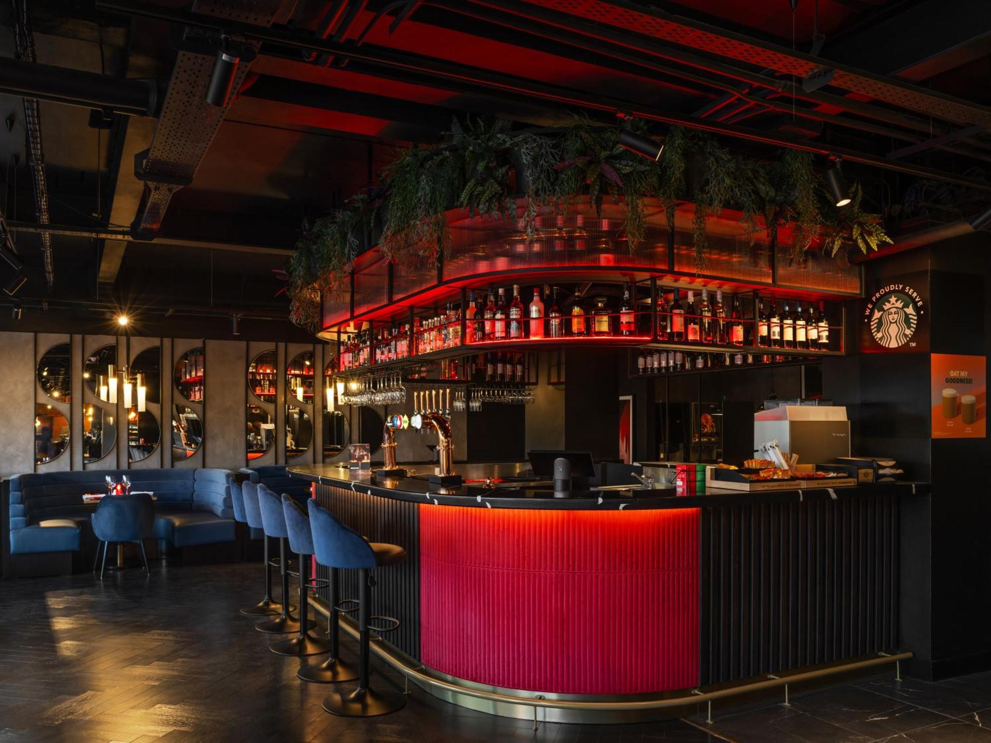 Radisson Red London Gatwick Airport 4*